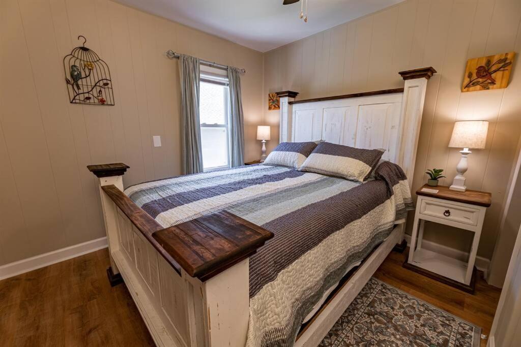 The Cardinal Nest A Cozy Cottage On Main St Saint Charles Екстер'єр фото