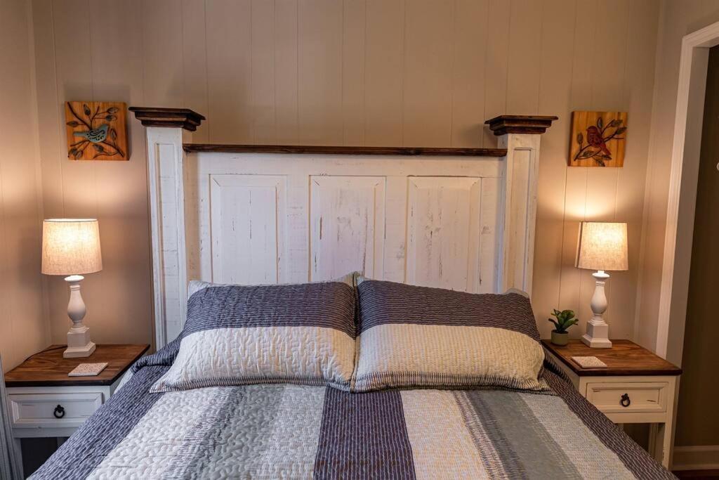 The Cardinal Nest A Cozy Cottage On Main St Saint Charles Екстер'єр фото